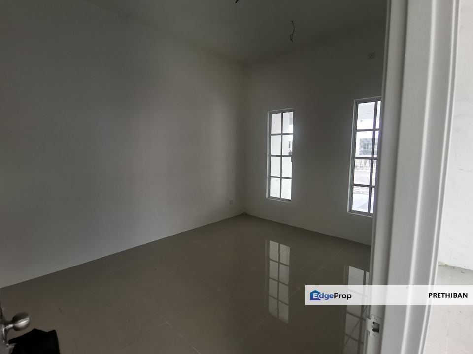 {HUTAN MELINTANG} Single Storey Terrace End Lot House For Sale, Perak, Hutan Melintang