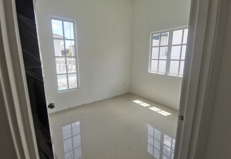 {HUTAN MELINTANG} Single Storey Terrace End Lot House For Sale