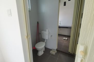 {HUTAN MELINTANG} Single Storey Terrace End Lot House For Sale