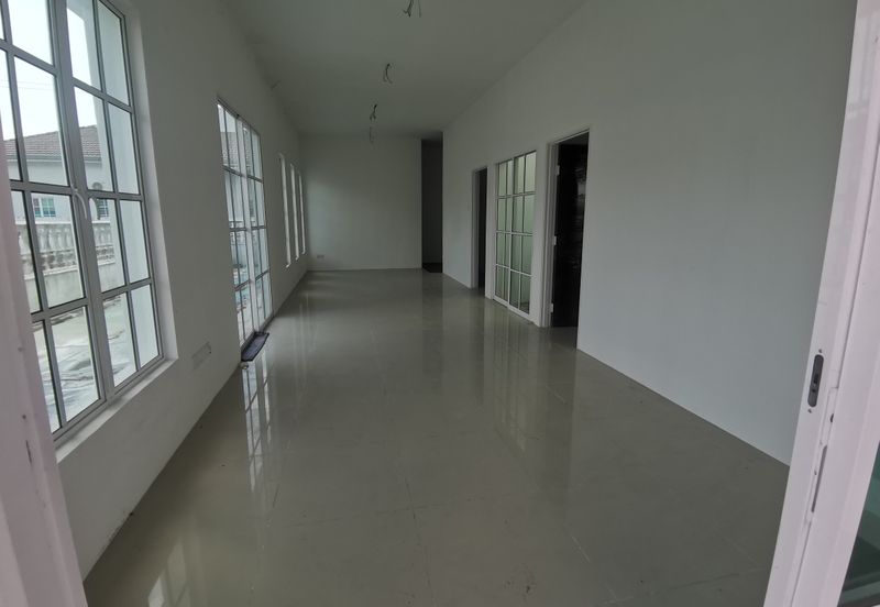 {HUTAN MELINTANG} Single Storey Terrace End Lot House For Sale