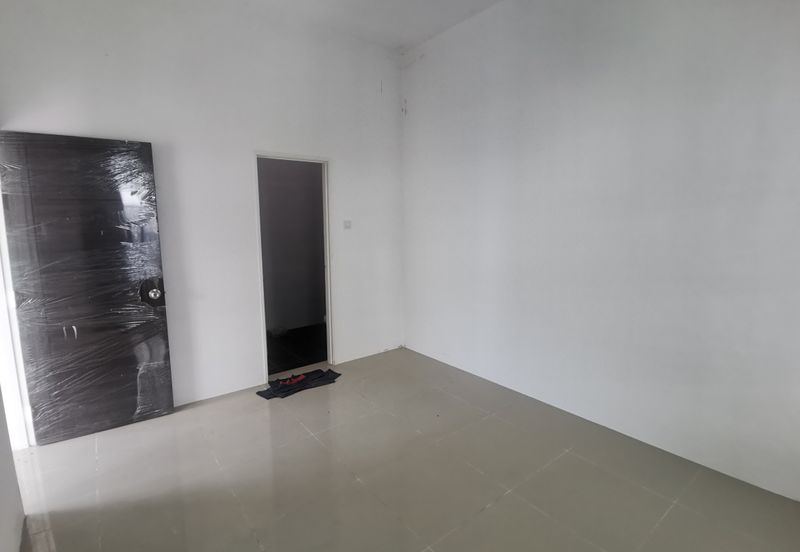 {HUTAN MELINTANG} Single Storey Terrace End Lot House For Sale