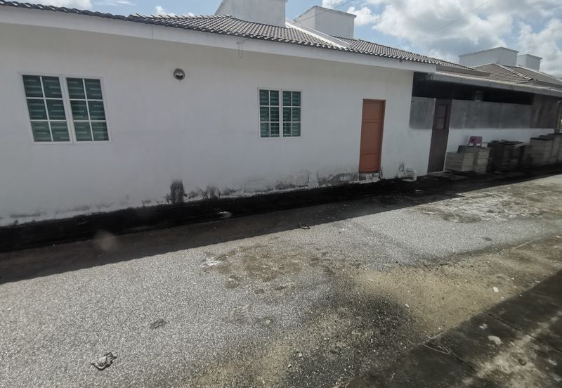 {HUTAN MELINTANG} Single Storey Terrace End Lot House For Sale