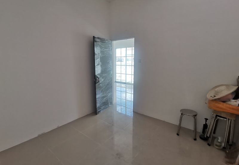 {HUTAN MELINTANG} Single Storey Terrace End Lot House For Sale