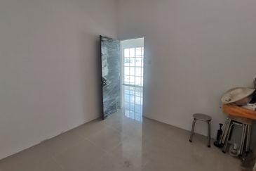 {HUTAN MELINTANG} Single Storey Terrace End Lot House For Sale