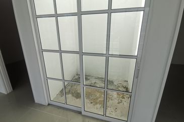 {HUTAN MELINTANG} Single Storey Terrace End Lot House For Sale