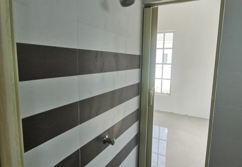 {HUTAN MELINTANG} Single Storey Terrace End Lot House For Sale