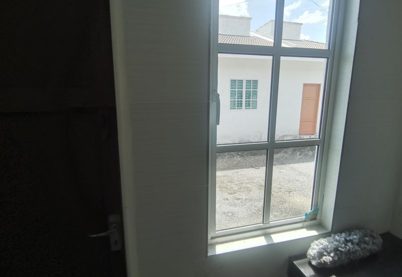 {HUTAN MELINTANG} Single Storey Terrace End Lot House For Sale