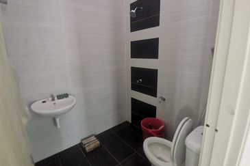 {HUTAN MELINTANG} Single Storey Terrace End Lot House For Sale