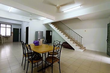{KAMPAR} Furnished Double Storey House For Sale