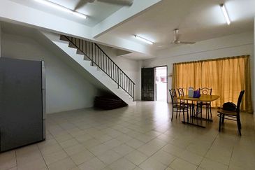 {KAMPAR} Furnished Double Storey House For Sale