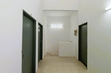 {KAMPAR} Furnished Double Storey House For Sale