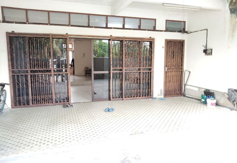 {TELUK INTAN} Double Storey End Lot House For Sale