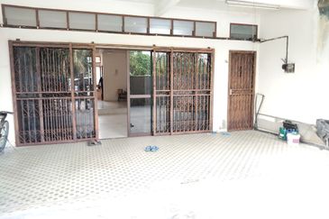 {TELUK INTAN} Double Storey End Lot House For Sale