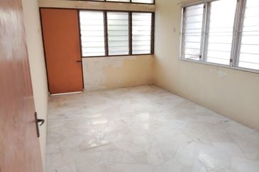 {TELUK INTAN} Double Storey End Lot House For Sale