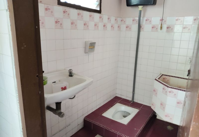 {TELUK INTAN} Double Storey End Lot House For Sale