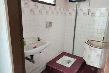 {TELUK INTAN} Double Storey End Lot House For Sale