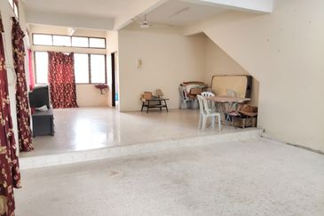 {TELUK INTAN} Double Storey End Lot House For Sale