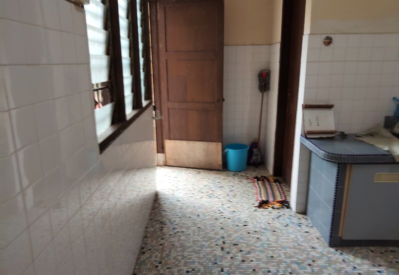 {TELUK INTAN} Double Storey End Lot House For Sale