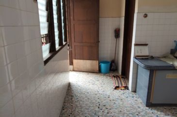 {TELUK INTAN} Double Storey End Lot House For Sale