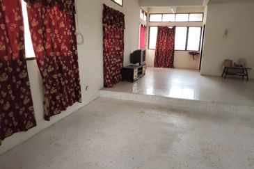 {TELUK INTAN} Double Storey End Lot House For Sale