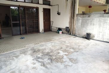 {TELUK INTAN} Double Storey End Lot House For Sale