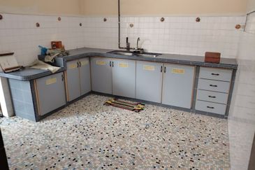 {TELUK INTAN} Double Storey End Lot House For Sale