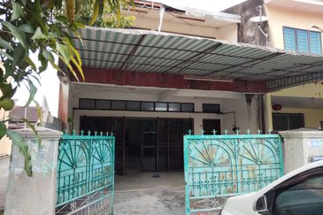 {TELUK INTAN} Double Storey End Lot House For Sale