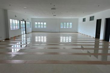 West Port, Pulau Indah