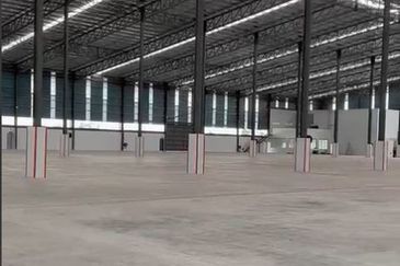 West Port, Pulau Indah