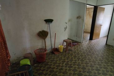 Flat Pandan Jaya Blok L13