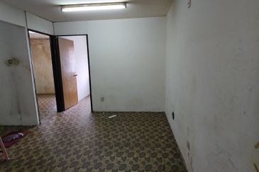 Flat Pandan Jaya Blok L13