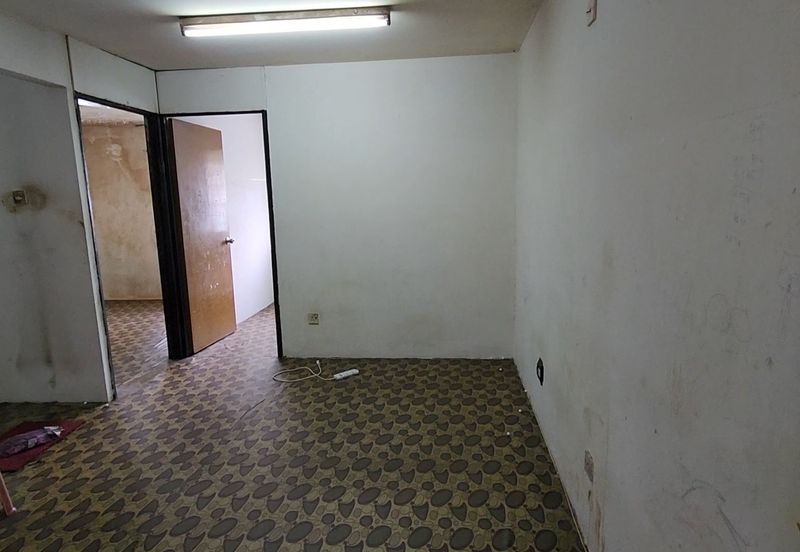 Flat Pandan Jaya Blok L13