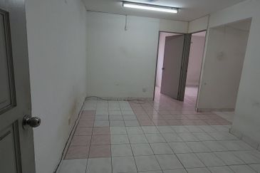 Flat Pandan Jaya Blok L13
