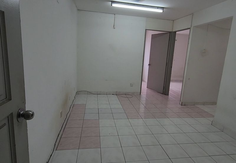 Flat Pandan Jaya Blok L13