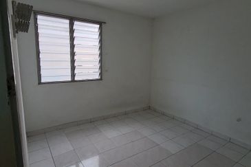 Flat Pandan Jaya Blok L13