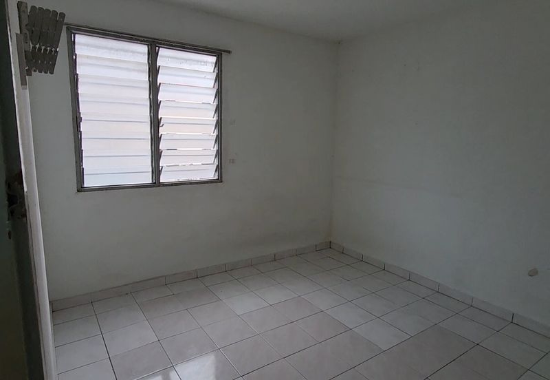 Flat Pandan Jaya Blok L13