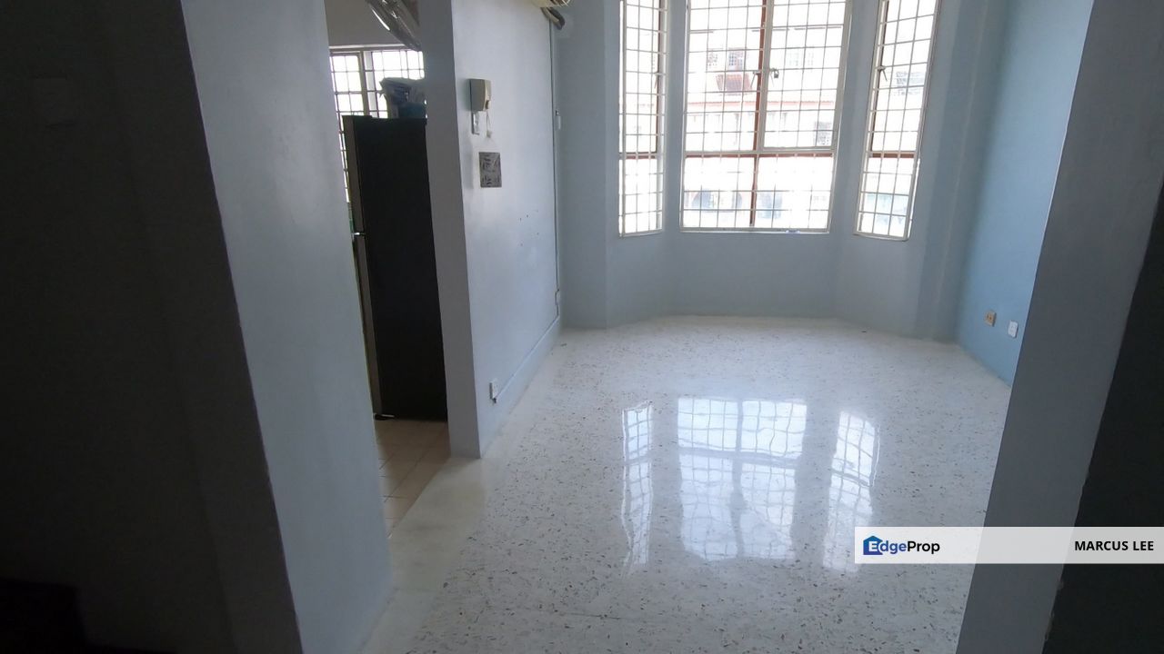 Ampang Pandan Indah Kenari Court Walk to LRT Below market RM 268k, Selangor, Ampang