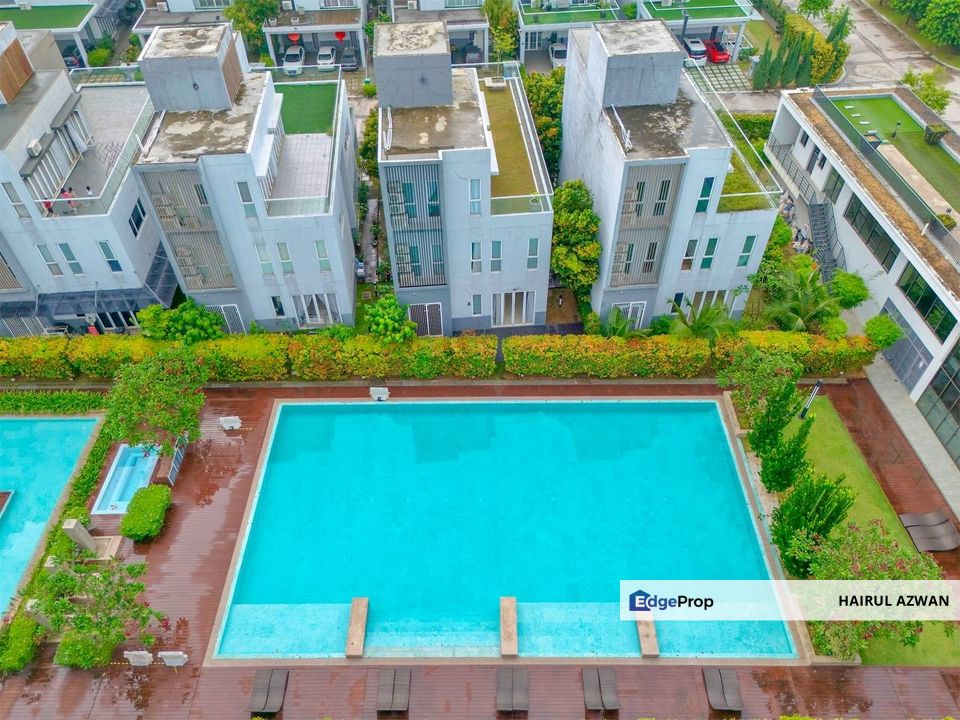 FACING POOL | 2.5 Bungalow Lakefront Villa Cyberjaya for Sale | MODERN DESIGN, Selangor, Cyberjaya