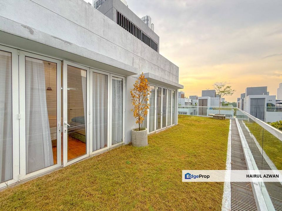 FACING POOL | 2.5 Bungalow Lakefront Villa Cyberjaya for Sale | MODERN DESIGN, Selangor, Cyberjaya