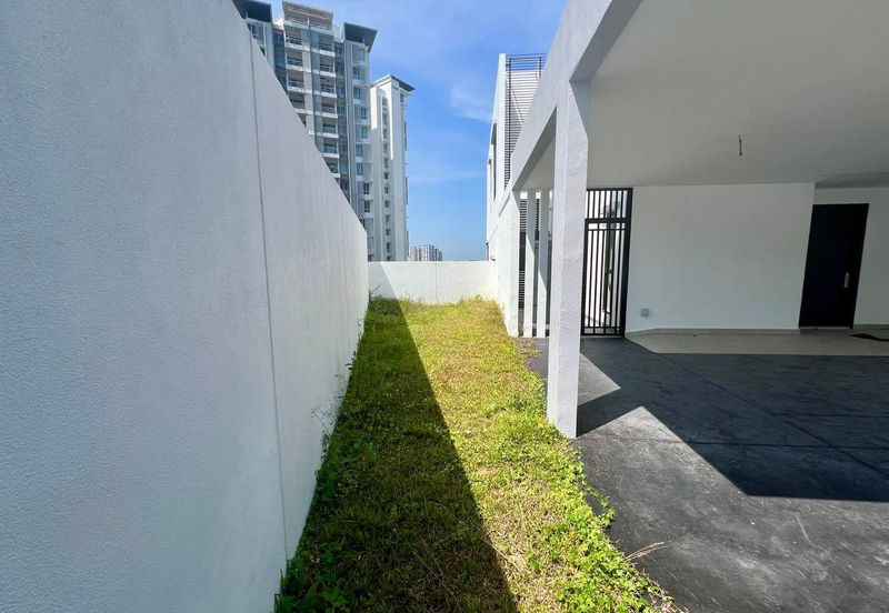 East 57 (Residensi Laman Timur)