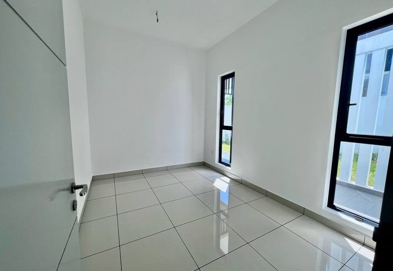 East 57 (Residensi Laman Timur)