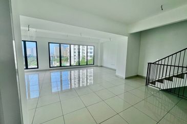 East 57 (Residensi Laman Timur)