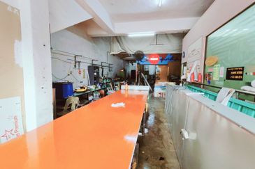 Kosmopleks, Bandar Baru Salak Tinggi