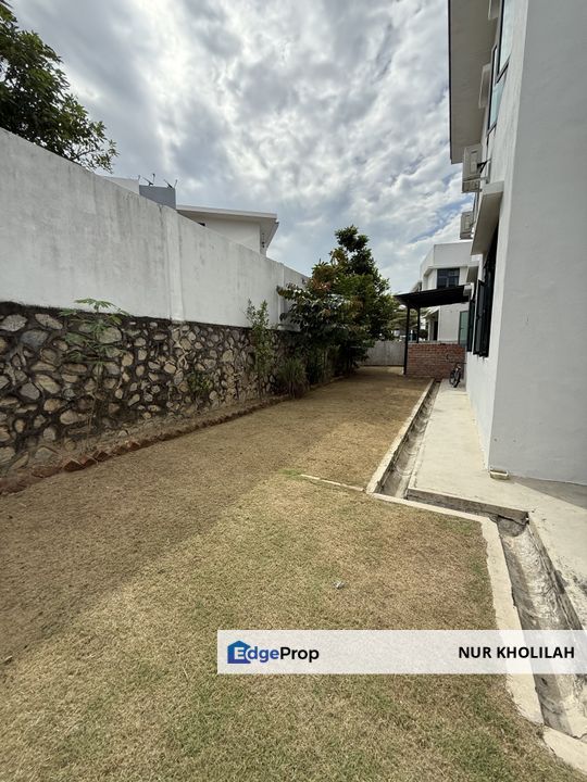 TAMAN VISTA KIRANA TWO-STOREY BUNGALOW FOR SALE WITH KITCHEN CABINETS, Melaka, Melaka Tengah