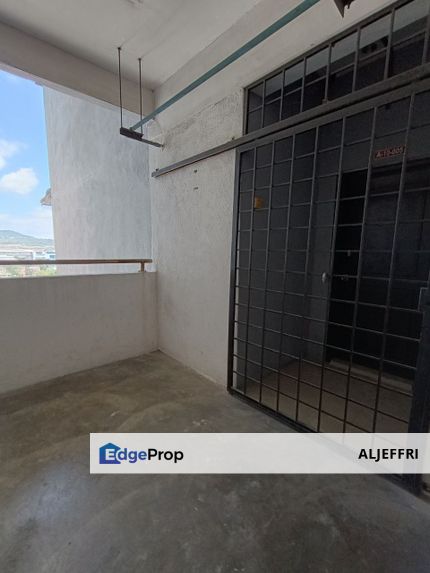 Puchong Intan | Apartment 3 Bilik | Corner Lot , Selangor, Puchong