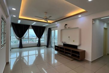 First Residence (Residensi Unggul)