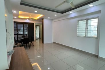 First Residence (Residensi Unggul)