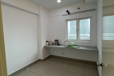 First Residence (Residensi Unggul)