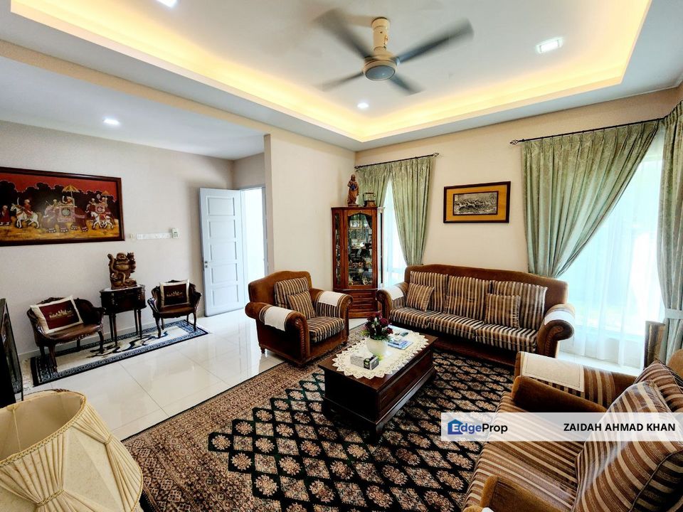 FACING GARDEN 2.5 STOREY BUNGALOW VILLA SAFIRA SAUJANA IMPIAN KAJANG, Selangor, Kajang