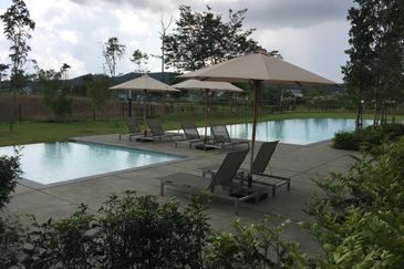 3 STOREY TERRACE HOUSE CORNER [EXTRA LAND 20X70 ] 